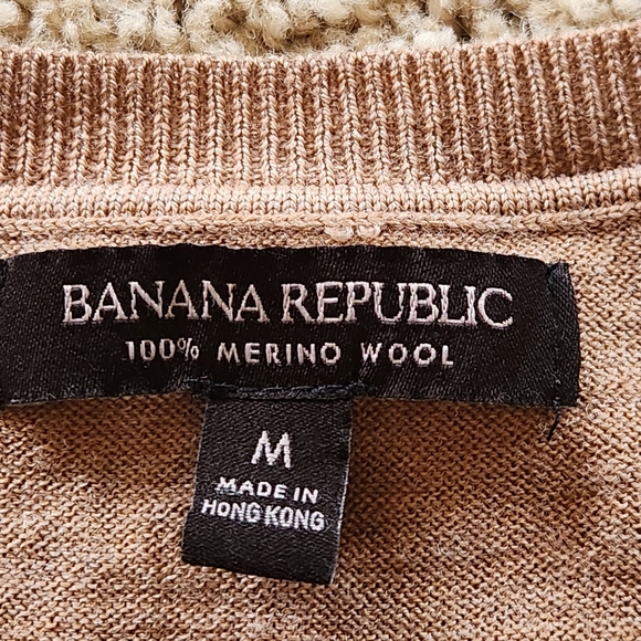Banana Republic Extra Fine Knit Washable Merino Wool Sweater Size M Color Camel - Picture 2 of 10